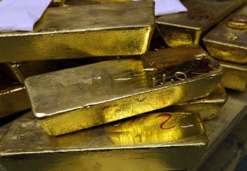 Πάνω από τα 1.200 δολάρια σκαρφαλώνει ο χρυσός