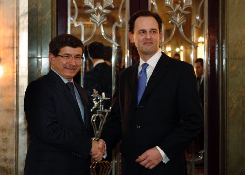 Συνάντηση Δρούτσα-Νταβούτογλου τη Παρασκευή στη Ρόδο