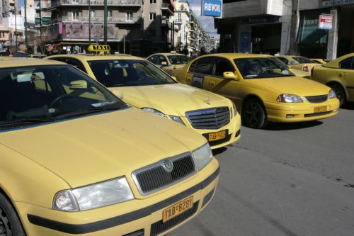 Ανοιγμα του επαγγέλματος των αυτοκινητιστών ταξί σχεδιάζει το υπουργείο Μεταφορών
