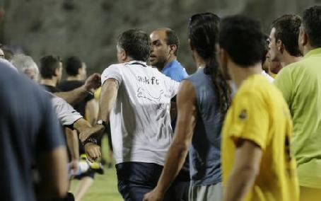 Οπαδοί της ΑΕΚ βιαιοπράγησαν κατά του Μπάγεβιτς