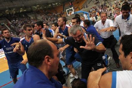 Αιχμές για Ίβκοβιτς από Καζλάουσκας