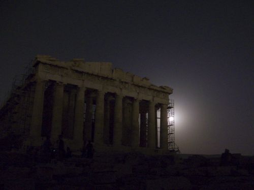 Στον αέρα παραμένει η λειτουργία αρχαιολογικών χώρων το βράδυ της πανσελήνου