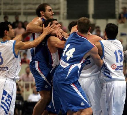 Κίνδυνος τιμωρίας εν όψει Μουντομπάσκετ, συγνώμη και αιχμές από Τσαρτσαρή