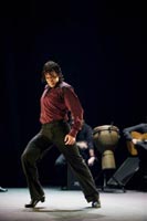 Οκτώ ανδρικές χορευτικές φιγούρες που «ξεσηκώνουν» τις γυναίκες