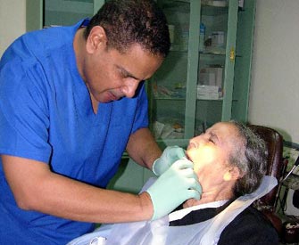 Κίνδυνος ηπατίτιδας για τους Έλληνες που καταφεύγουν σε όμορες χώρες για οδοντιατρικά προβλήματα