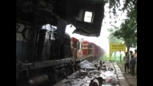 Δεκάδες νεκροί από σύγκρουση εμπορευματικού συρμού με ταχεία αμαξοστοιχία στην Ινδία