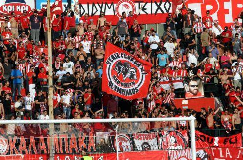 Επίθεση δέχθηκαν που μεταφέραν τους οπαδούς του Ολυμπιακού