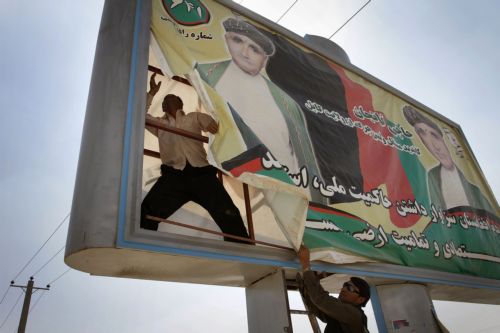 «Είναι πολύ νωρίς να κρίνουμε» λέει ο Καρζάι για τις εκλογές στο Αφγανιστάν