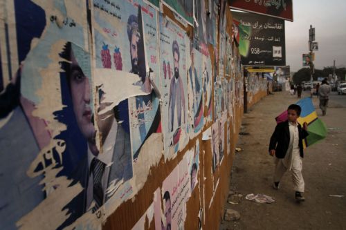 Οι Ταλιμπάν απειλούν να βάψουν στο αίμα τις βουλευτικές εκλογές στο Αφγανιστάν