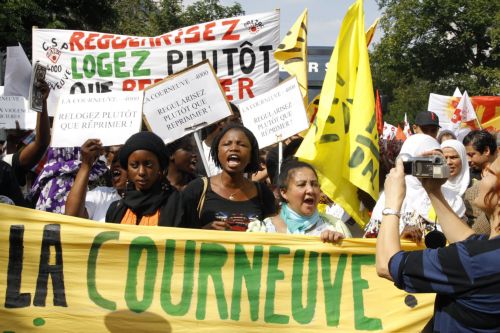Στους δρόμους οι Γάλλοι κατά της πολιτικής Σαρκοζί για τους Ρομά