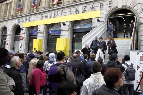 Μίνι-αναστάτωση στο Παρίσι από απειλή για βόμβα σε σιδηροδρομικό σταθμό