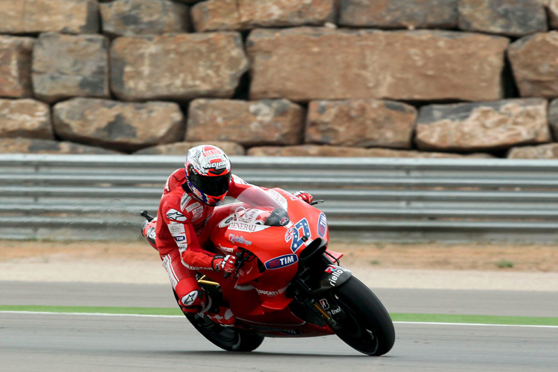 MotoGP Αραγονίας 2010, ΕΔ1-2: Dani Pedrosa στο στεγνό, Casey Stoner στη βροχή
