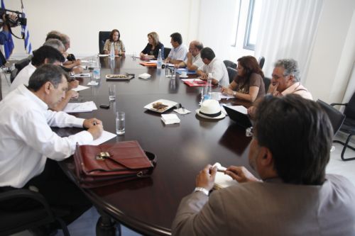 Η «δύσκολη σχολική χρονιά» επί τάπητος στη συνάντηση Διαμαντοπούλου-ΟΛΜΕ