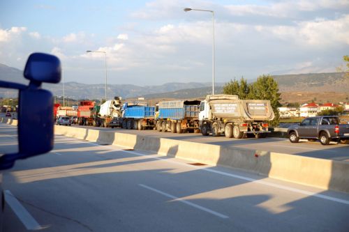 Συνεχίζεται η κόντρα κυβέρνησης-μεταφορέων παρά την ψήφιση του νομοσχεδίου