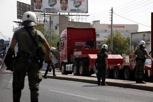 Εντείνουν τις κινητοποιήσεις τους οι ιδιοκτήτες φορτηγών και βυτιοφόρων