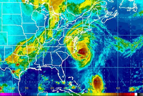 Τις αμερικανικές ακτές πλήττει ο τυφώνας Ερλ