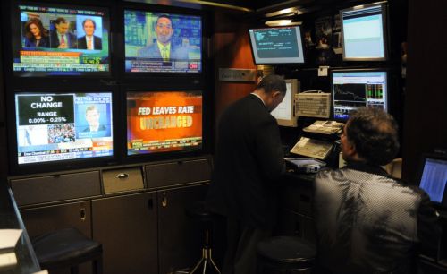 Χαμηλότερα τα ευρωπαϊκά χρηματιστήρια την Τρίτη, σταθεροποιητικά η Γουόλ Στριτ