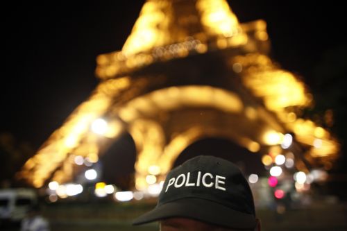 Απειλές για επιθέσεις στη Γαλλία μετά την απόφαση για απαγόρευση της μπούρκας