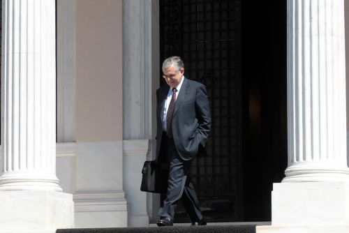 Ανοιχτός δίαυλος επικοινωνίας του πρωθυπουργού με Παπαδήμο, Στουρνάρα