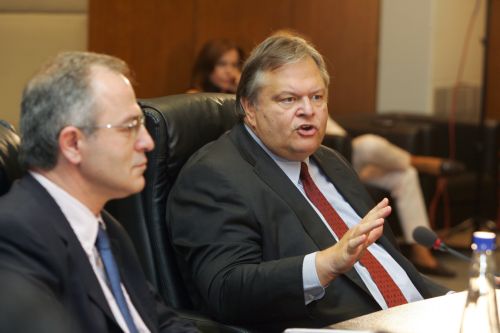 Συνεδρίαση της ηγεσίας των τριών κλάδων των Ενόπλων Δυνάμεων υπό τον υπουργό Άμυνας