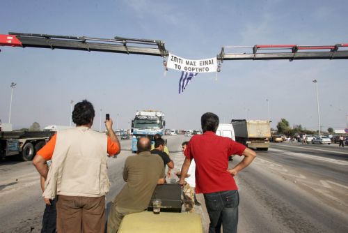 Στους δρόμους τουλάχιστον μέχρι την Παρασκευή οι ιδιοκτήτες φορτηγών