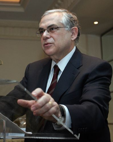 Ταχύτερη υλοποίηση των οικονομικών μέτρων ζητά ο Λουκάς Παπαδήμος