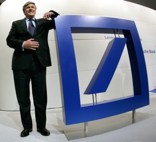 Πυκνώνουν οι φήμες πως η Deutsche Bank προχωρά σε αύξηση μετοχικού κεφαλαίου