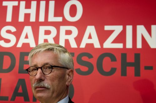 Την αποπομπή του Σαραζίν για τις ρατσιστικές δηλώσεις του ζητά το ΔΣ της Bundesbank