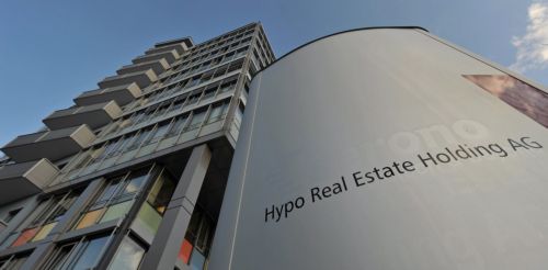 Διασωθείσα και ζημιογόνος γερμανική τράπεζα δίνει μπόνους 25 εκατ. ευρώ στα στελέχη της