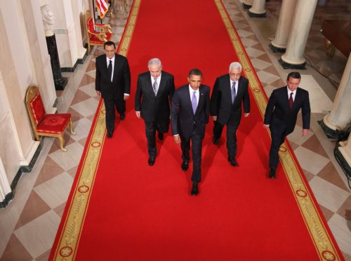 «Τεράστια εμπόδια» στις ειρηνευτικές συνομιλίες στη Μέση Ανατολή, βλέπει ο Ομπάμα