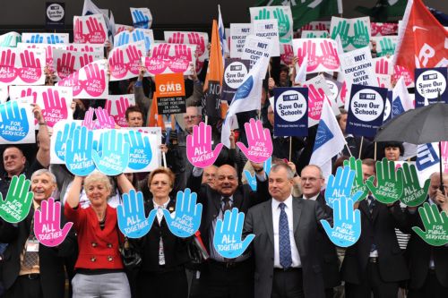 Με την στήριξη των βρετανικών συνδικάτων οι συντονισμένες απεργίες κατά της λιτότητας