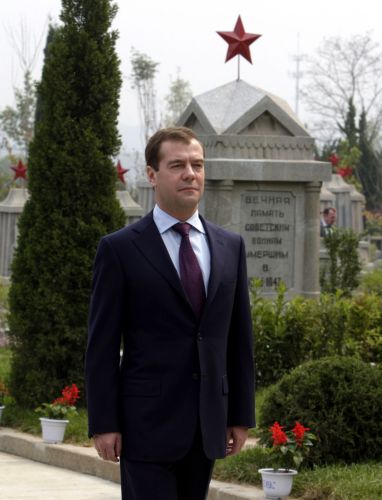 Επίσημη επίσκεψη στην Κίνα πραγματοποιεί ο Ρώσος πρόεδρος Ντμίτρι Μεντβέντεφ