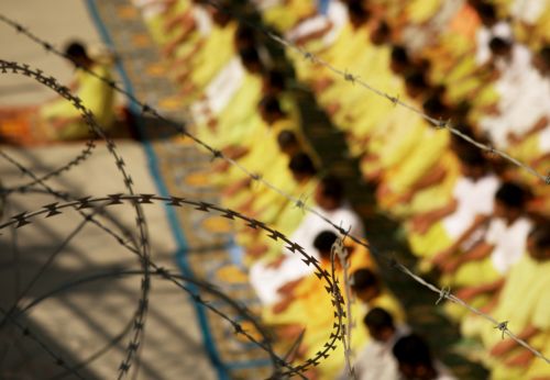 Δεκάδες χιλιάδες άτομα κρατούνται χωρίς δίκη στο Ιράκ, καταγγέλλει η Διεθνής Αμνηστία