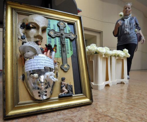 Πρώτη δημόσια συνάντηση για θύματα παιδεραστών ιερέων στην Ιταλία