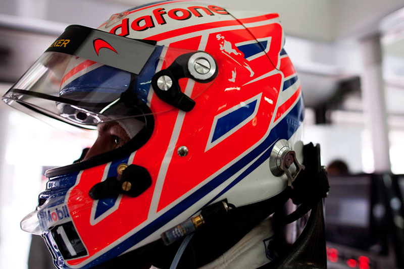 Οδηγώντας μια McLaren στην έδρα της Ferrari