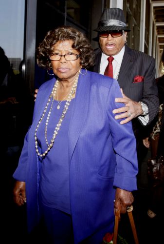 Μήνυση της μητέρας του Μάικλ Τζάκσον κατά της εταιρείας παραγωγής