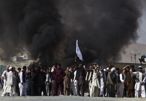 Πυροβολισμοί στον αέρα σε αντιαμερικανική διαδήλωση στο Αφγανιστάν