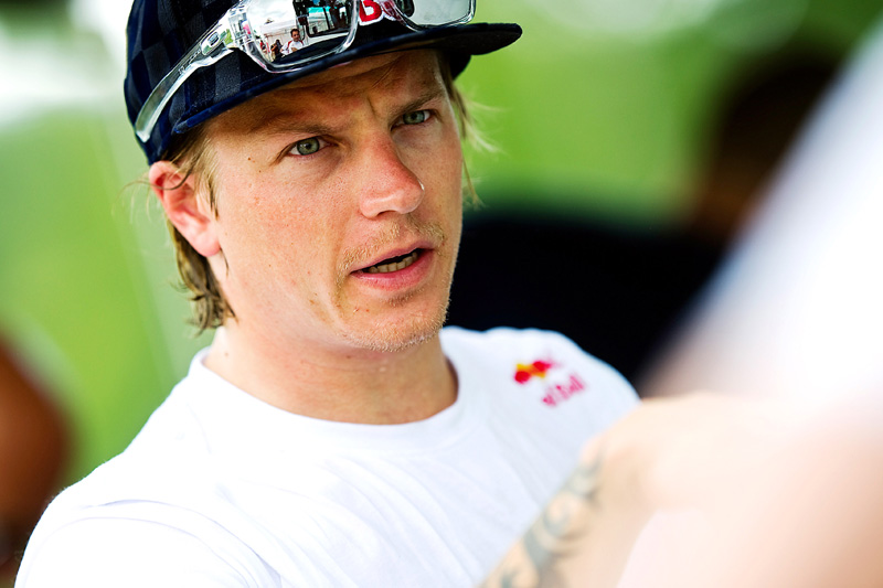 Ο Kimi Raikkonen μεταξύ δύο κόσμων