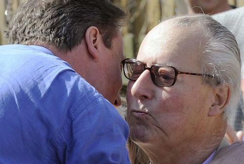 Πέθανε ο πατέρας του Ντέιβιντ Κάμερον μετά από σύντομη ασθένεια