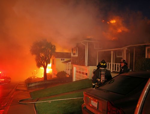 Ένας νεκρός και δεκάδες κατεστραμμένα σπίτια από έκρηξη στο Σαν Φρανσίσκο