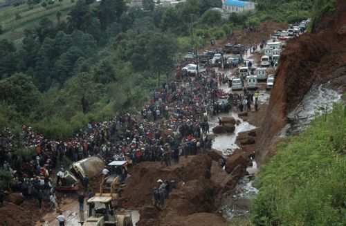 Δεκάδες νεκροί από κατολισθήσεις σε αυτοκινητόδρομο της Γουατεμάλας