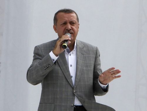 Κορυφώνεται η αντιπαράθεση στην Τουρκία εν όψει του δημοψηφίσματος της Κυριακής