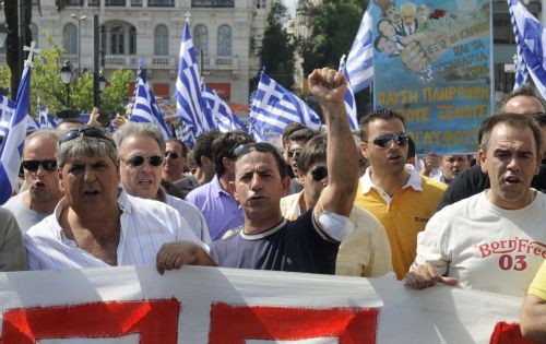 Κλειστό το Σύνταγμα και απειλή για αποκλεισμό των εθνικών οδών από τους μεταφορείς