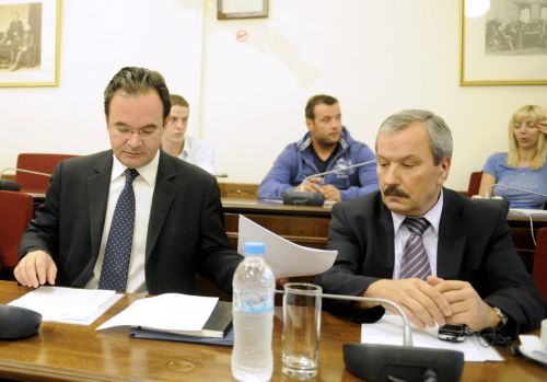 Εσωκομματικά πυρά κατά του Γ.Παπακωνσταντίνου για την περαίωση