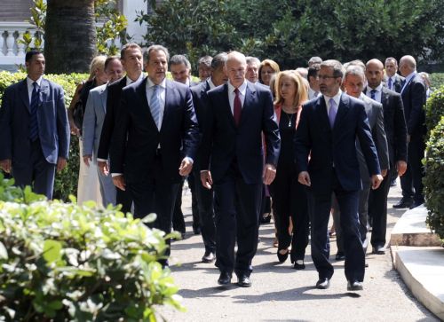 Αρνείται η κυβέρνηση ότι υπήρξαν «διαπραγματεύσεις» στη διαδικασία του ανασχηματισμού