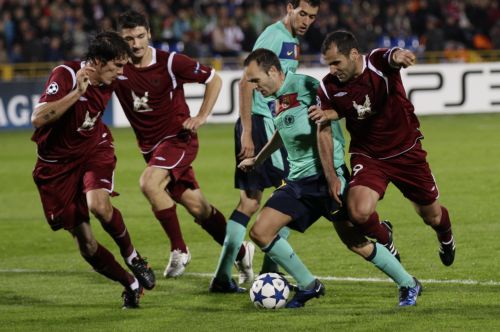 Η Ρούμπιν «κράτησε» δεύτερη την Μπάρτσα, νίκη της Γιουνάιτεντ στο «Μεστάγια»