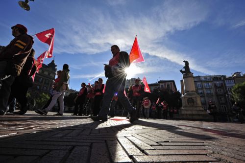 Στους δρόμους οι εργαζόμενοι στην Ισπανία κατά της κυβερνητικής πολιτικής λιτότητας