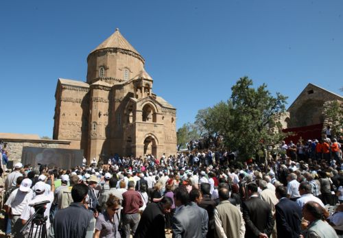 Ιστορική λειτουργία σε αρμενικό ναό της νοτιοανατολικής Τουρκίας