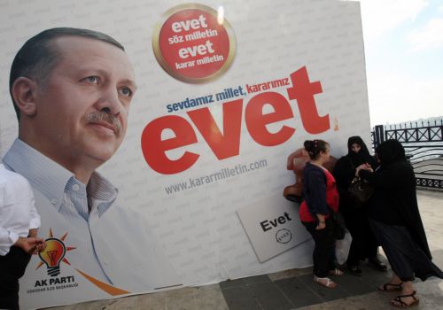 Στις κάλπες την Κυριακή η Τουρκία για το δημοψήφισμα - «στοίχημα» του Ερντογάν