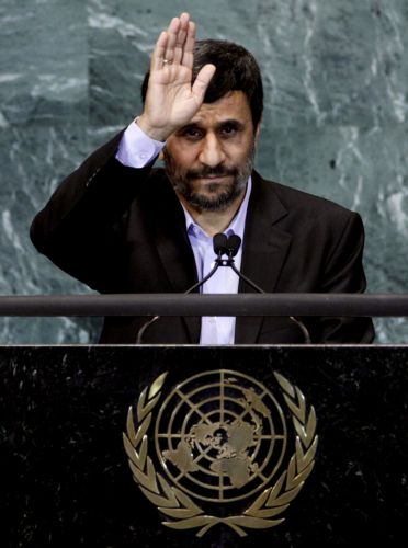 Εξοργισμένες ΗΠΑ και ΕΕ για το «παραλήρημα» Αχμαντινετζάντ στον ΟΗΕ